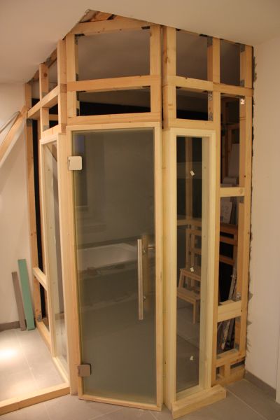 DIY // Sauna selber bauen: Fertiges Holzgerüst | familiethimm.de
